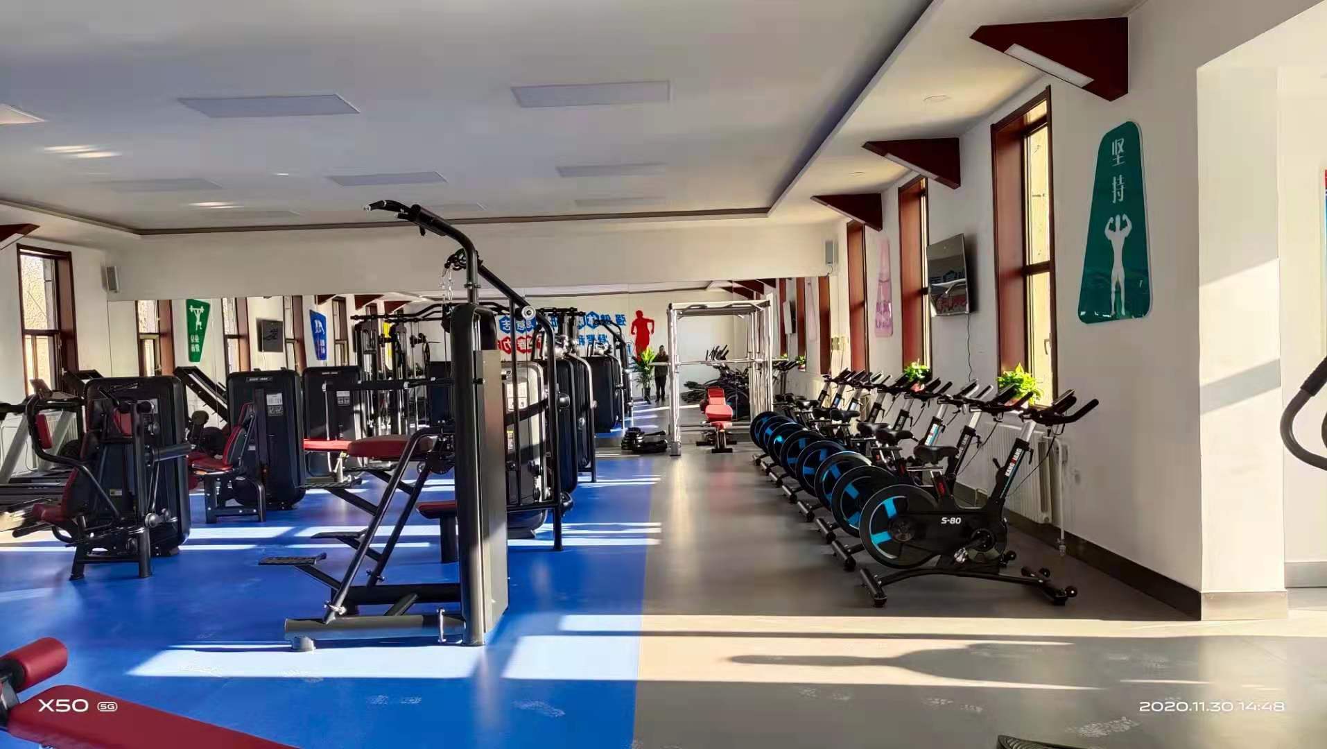 學(xué)校健身房器材